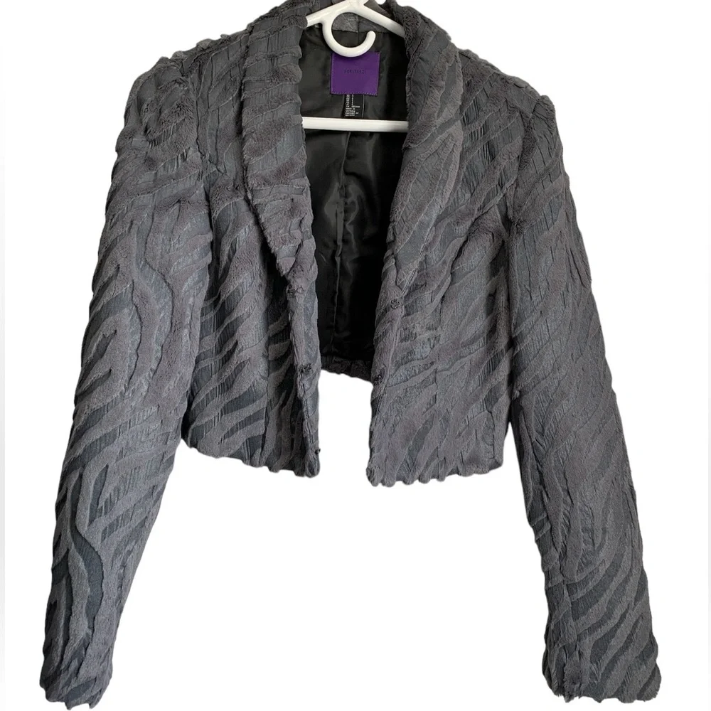 FOREVER 21 Gray Faux Fur Zebra Print Cropped Jacket size small - Picture 2 of 8